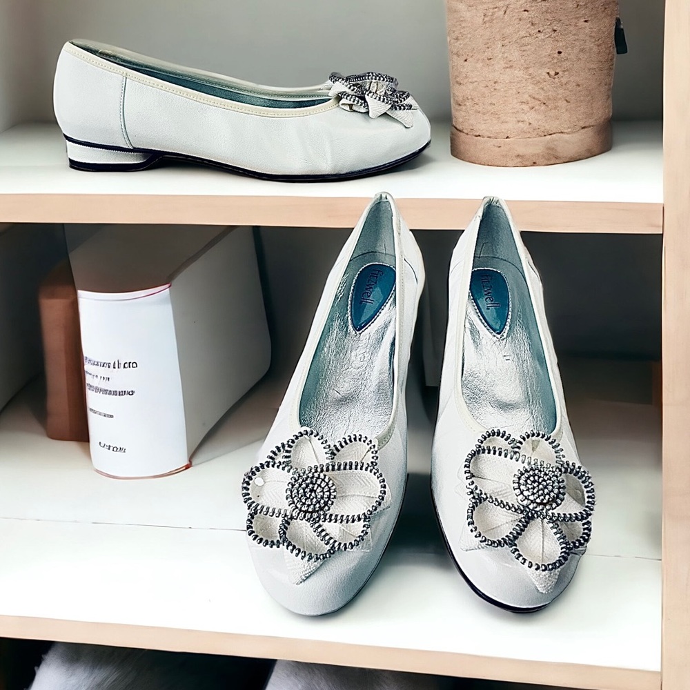 Fitzwell Ballet Slipper Style White Leather with Silvertone Zipper Edge Flower